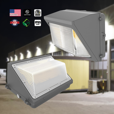 140lm/W extérieur 120W LED Wall Pack Light IP65 imperméable à l'eau Slim Pour le chemin de stationnement